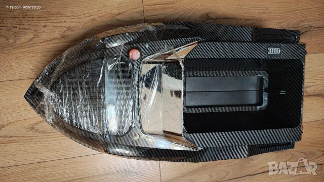 Продавам лодка за захранка Flytec V080със сонар,GPS система, дистанционно управление с LCD дисплей., снимка 3 - Въдици - 53392457