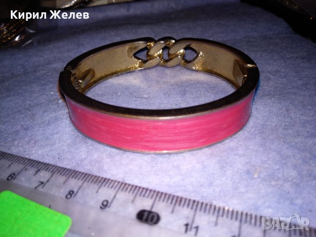 ШАРМАНТНА ЗЛАТИСТА МАРКОВА ФЕШЪН МОДЕЛ БРОНЗОВА ГРИВНА с РОЗОВ ЕМАЙЛ-ЛАК 37953, снимка 8 - Гривни - 40814197