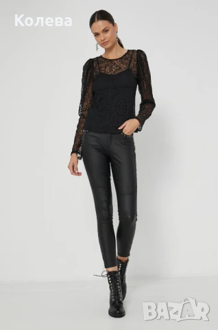 Черен панталон промазан с капси и цип на глезена, снимка 2 - Панталони - 50726769