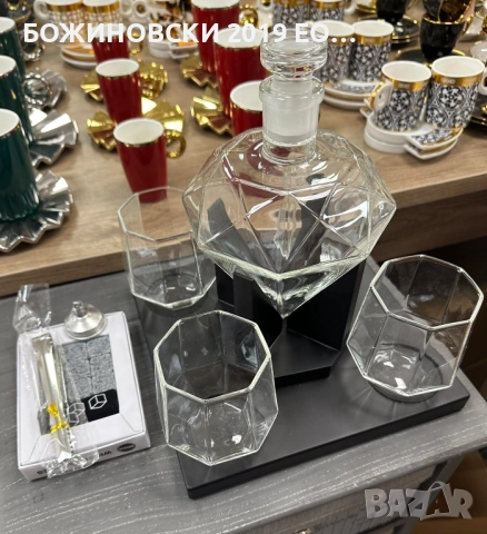 Комплект за уиски - шише на стойка и 4 бр чаши + аксесоари за лед