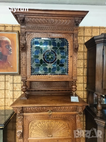 Античен Шедьовър: Френски Неоренесансов Дървен Бюфет/Скрин с Витраж, Края на XIX век, снимка 3 - Скринове - 52603265