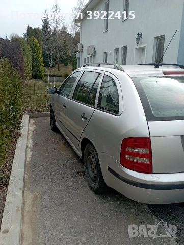 Продавам Шкода Фабия 1,4 газ, бензин,2003 година,напълно обслужена., снимка 2 - Автомобили и джипове - 53825940