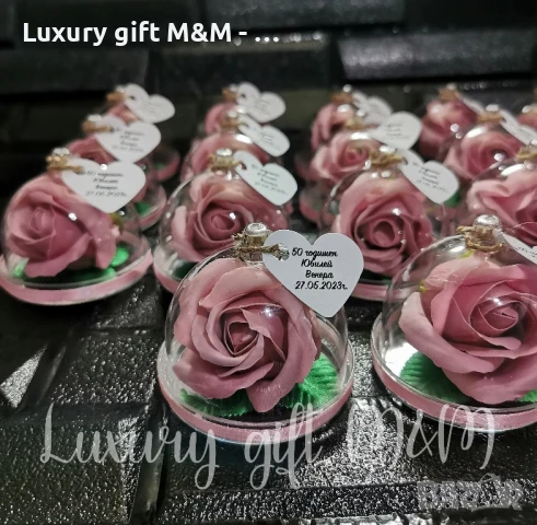 Падаръци за гости - акрилна стъкленица с роза, снимка 2 - Подаръци за юбилей - 36080326