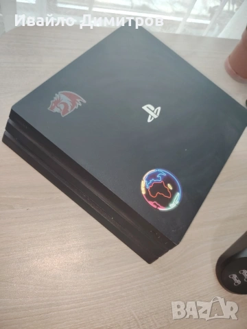 Ps4 pro с два контролера, четири игри и станция за зареждане на контролерите. , снимка 2 - Игри за PlayStation - 53727697