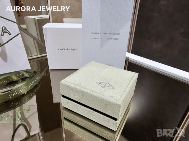 Van Cleef & Arpels VCA Пълен Комплект Кутия и Сертификат за Колие, снимка 3 - Колиета, медальони, синджири - 53239372