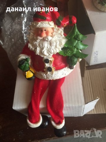 Седнал дядо Коледа с елха , снимка 1