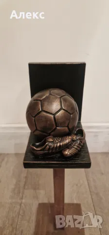 Масивен стопер за книги, 742гр.– Златната топка., снимка 3 - Художествена литература - 48294832