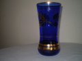 Ретро синя стъклена ваза с златни орнаменти, снимка 1