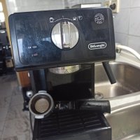 Кафемашина Делонги с ръкохватка с крема диск, работи отлично и прави хубаво кафе с каймак , снимка 5 - Кафемашини - 41874761