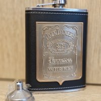 Подаръчна манерка Jack Daniels Tennessee whiskey лазерно гравирана неръждаема стомана и кожа, снимка 1 - Други - 41658036