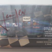 1/43 Red Bull Sauber Petronas C18 – Jean Alesi(1999) с автограф на Алези, снимка 1 - Фен артикули - 41462857