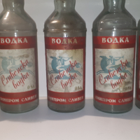 "Сливенска водка" - 9 стари празни бутилки, снимка 7 - Антикварни и старинни предмети - 44719735
