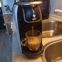 Кафемашина Биалети с капсули, работи отлично и прави хубаво кафе с каймак , снимка 1 - Кафемашини - 40861309