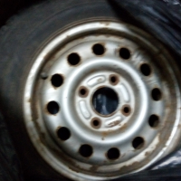 Зимни гуми  с джанти 13ки, снимка 2 - Гуми и джанти - 36329681