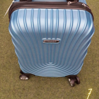 Стилен куфар с колелца за ръчен багаж с твърдо покритие, снимка 7 - Куфари - 44778789