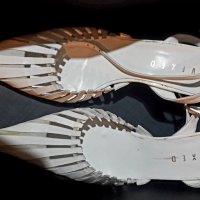 Дамски обувки бели, снимка 1 - Дамски обувки на ток - 38777405