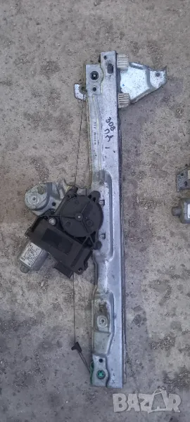 Стъклоповдигач Peugeot 308, снимка 1