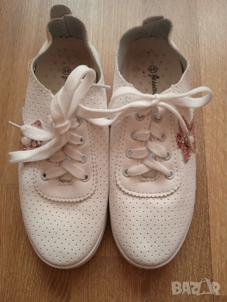 Бели обувки с пайети, снимка 1