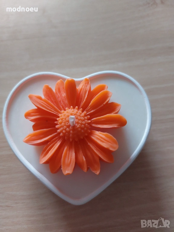 Свещ сърце с маргаритка, снимка 1