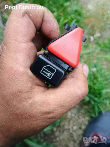 Бутон Аварийни Мерцедес А класа W168 - A1688201210 N, снимка 1