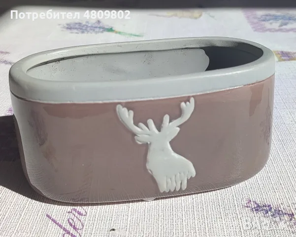 Кашпа керамика овална. Цвят сиво и кафяво. Височина 5.5 см, дължина 12 см