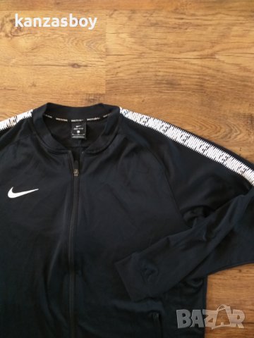 nike - страхотно мъжко горнище ХЛ-размер, снимка 2 - Спортни дрехи, екипи - 39972546