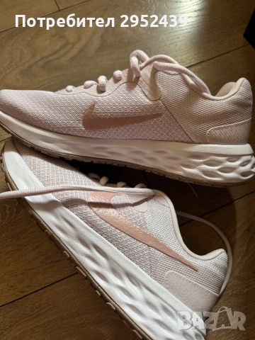 Дамски маратонки Nike Revolution 6 , снимка 4 - Маратонки - 52442372