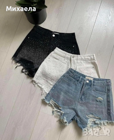 Дънкови къси панталони с камъчета - 27€