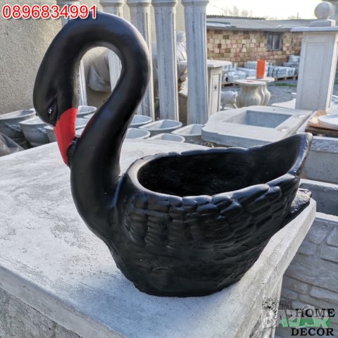 Саксия кашпа във формата на лебед бетонна в черен цвят, снимка 2 - Саксии и кашпи - 40677587