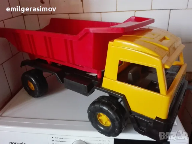 Играчки - голям камион ,лот динозаври и водни пистолети .  , снимка 4 - Други ценни предмети - 36904160