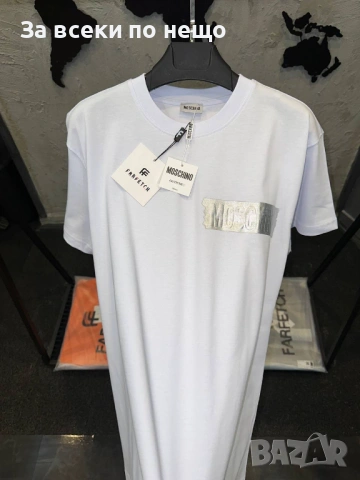 Moschino Мъжка Бяла Тениска👕Мъжка Блуза С Къс Ръкав В Бял Цвят Бърбъри Код MensPoint9