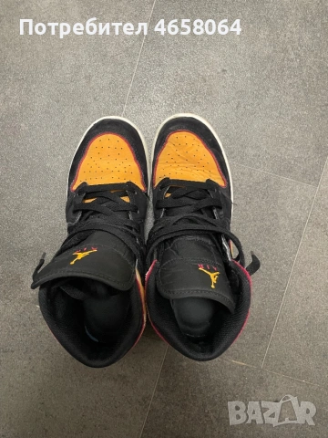 Jordan 1 mid SE Vivid orange 