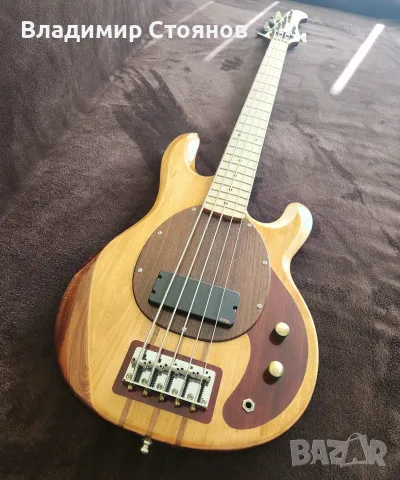 Бас китара Custom V