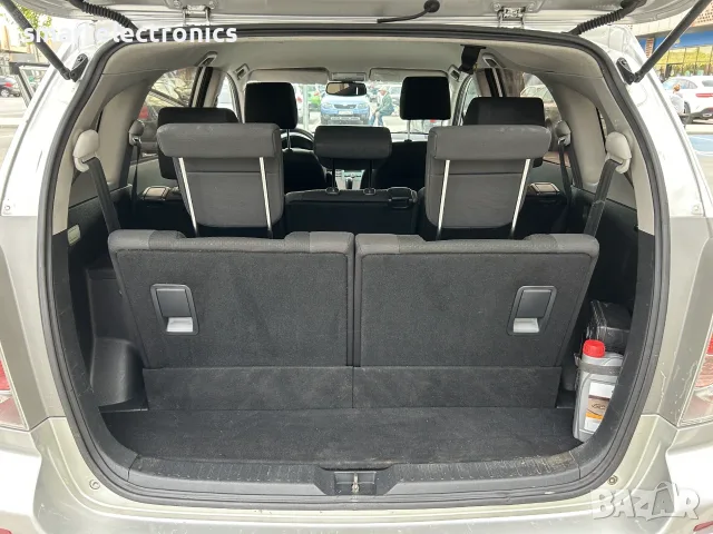 Toyota Corolla Verso 1.8 ГАЗ/Бензин, снимка 9 - Автомобили и джипове - 56108350
