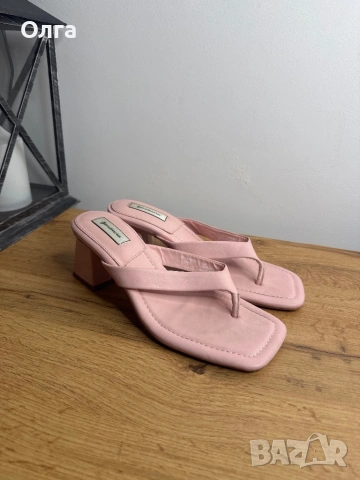 Новите сандали са супер модерни.