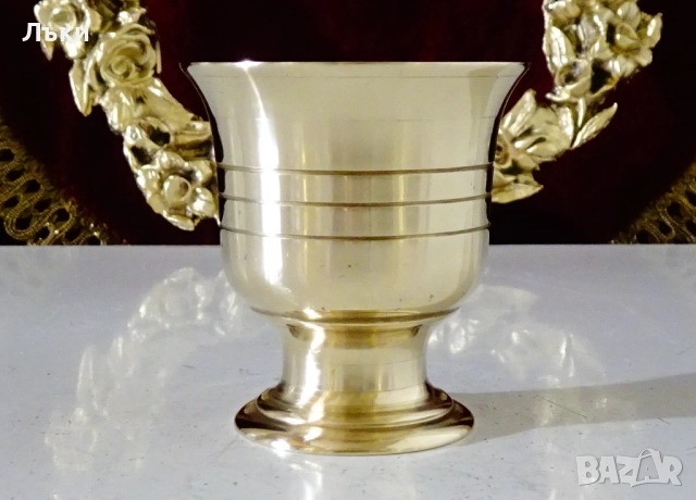 Бронзова чаша за ракия 80 мл.,на столче. 