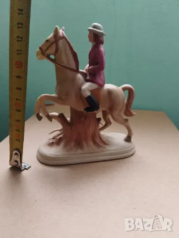 Стара порцеланова статуетка ловен мотив, снимка 4 - Други ценни предмети - 48811099