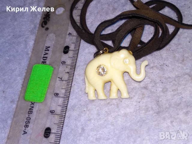 АРТ МЕДАЛЬОН СЛОНЧЕ от НАТУРАЛЕН КАМЪК МЛЕЧЕН БЯЛ ОПАЛ с БЯЛ и СИН ЦИРКОН с ШНУРЧЕ от ВЕЛУР 21417, снимка 4 - Колиета, медальони, синджири - 41483578