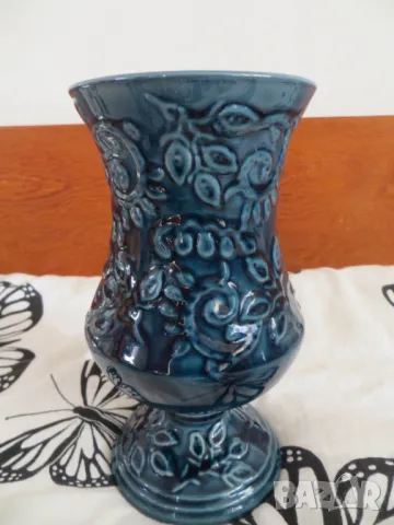 Керамична релефна ваза, снимка 2 - Вази - 49424111