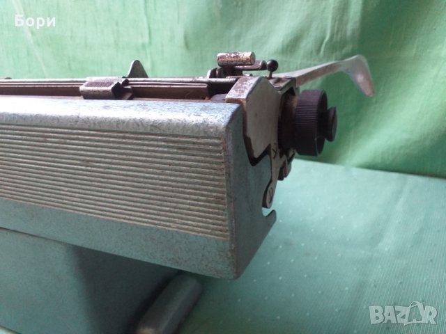 olivetti LEHIKON 80  1952г  пишеща машина, снимка 11 - Други ценни предмети - 34126398