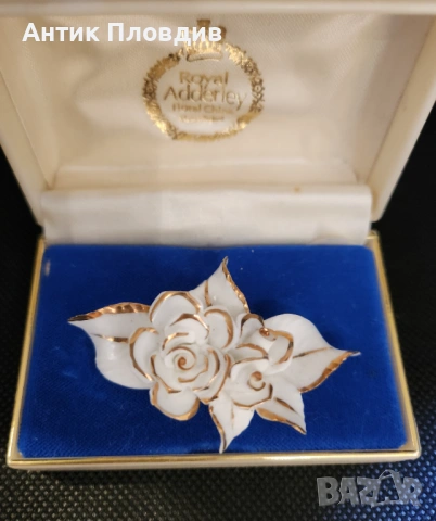Винтидж брошка Royal Adderley – порцеланови рози, снимка 6 - Антикварни и старинни предмети - 53719896
