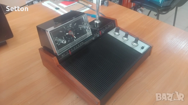 York DCR-92  Винтидж радио часовник, снимка 4 - Други ценни предмети - 53704144