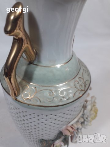 Ажурна порцеланова ваза с позлата ръчна изработка, снимка 2 - Вази - 34519469