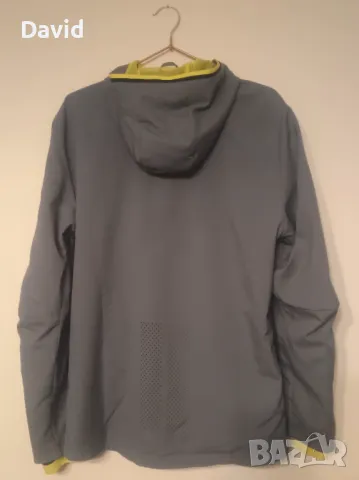 Оригинално яке/горнище на Вадуц, снимка 2 - Спортни дрехи, екипи - 50180458