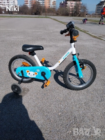 Детски велосипед с балансиращи колела.