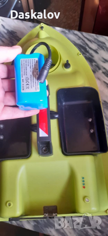 Продавам  лодка за захранка с 2 батерии, снимка 6 - Въдици - 36306669