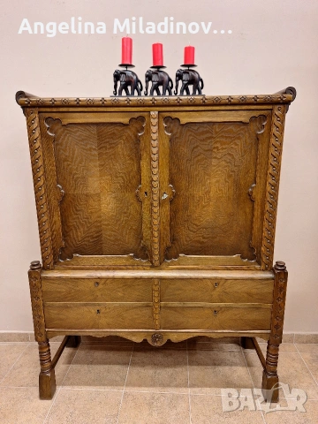 Гардероб, шкаф с богата дърворезба 
