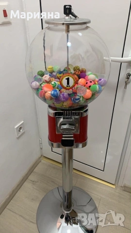 Вендинг Машина за топчета с монети