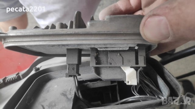 Продавам - оригинален десен фар за Мерцедес Ц класа W205 за части, снимка 11 - Части - 51862296