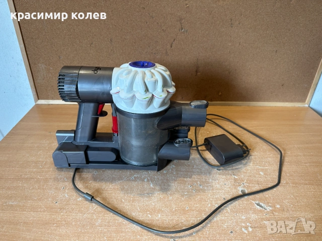 акумулаторна прахосмукачка "DYSON"